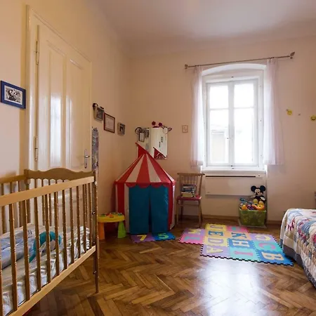 Central, Fully Equipped 2 Bedroom Flat