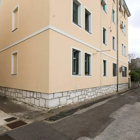 Central, Fully Equipped 2 Bedroom Flat * Rijeka