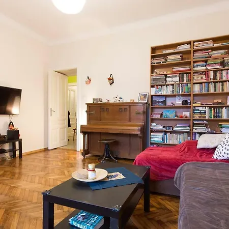 Central, Fully Equipped 2 Bedroom Flat