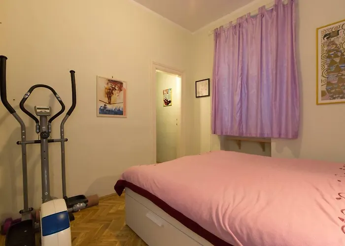 Central, Fully Equipped 2 Bedroom Flat Apartment *