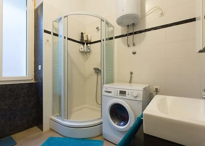 Central, Fully Equipped 2 Bedroom Flat * Rijeka