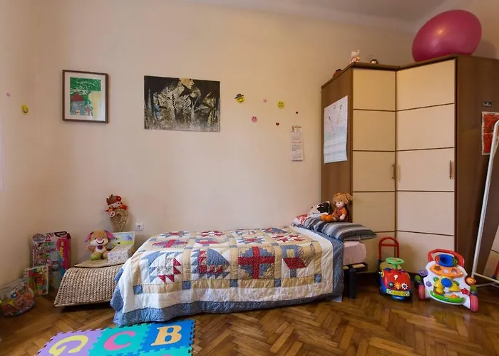 Central, Fully Equipped 2 Bedroom Flat