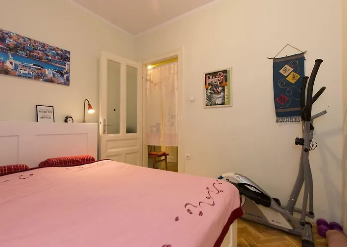 Central, Fully Equipped 2 Bedroom Flat Apartment